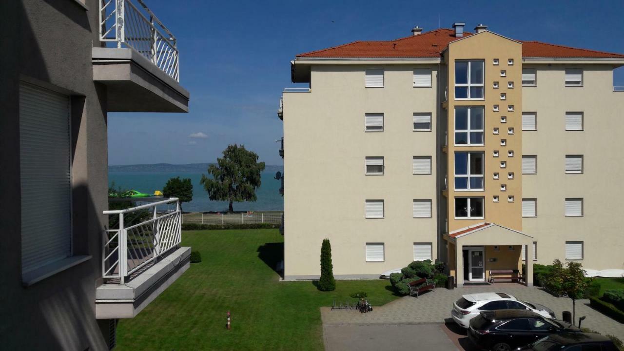 Siofoki Vizparti Nyaralo - Lakeside Apartment Esterno foto